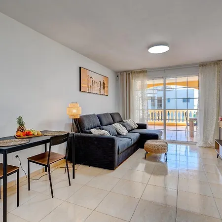 #bright Retreat With Lush Outdoor Space Apartamento Palm-mar