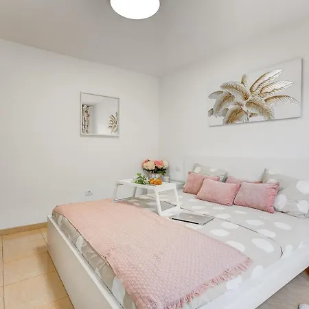 Apartamento #bright Retreat With Lush Outdoor Space *