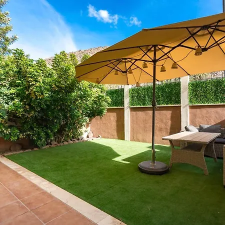 #bright Retreat With Lush Outdoor Space Appartement